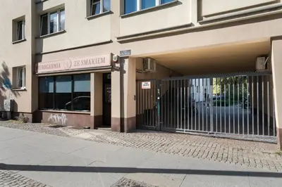 Budynek, w którym mieści się apartament