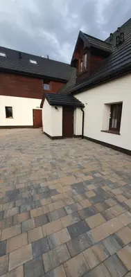 Budynek, w którym mieści się kwatera prywatna