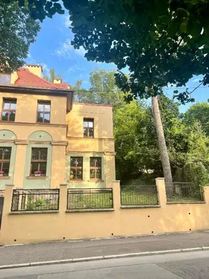 Budynek, w którym mieści się apartament