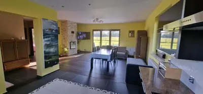Telewizja i/lub zestaw kina domowego w obiekcie Dom marzeń