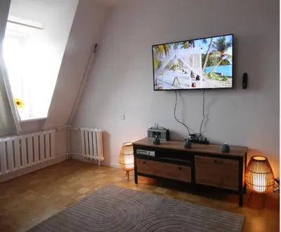 Telewizja i/lub zestaw kina domowego w obiekcie Mezzanine appartment