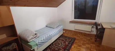 Łóżko lub łóżka w pokoju w obiekcie Adam room 5
