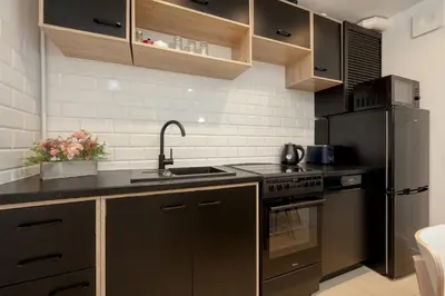 Kuchnia lub aneks kuchenny w obiekcie Przestronne Studio Przy Rynku we Wrocławiu z Klimatyzacją i Wanną by Noclegi Renters