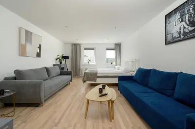 Część wypoczynkowa w obiekcie Przestronne Studio Przy Rynku we Wrocławiu z Klimatyzacją i Wanną by Noclegi Renters