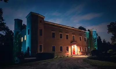 Budynek, w którym mieści się aparthotel
