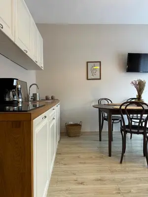 Kuchnia lub aneks kuchenny w obiekcie APARTAMENTY LAVENDERIA z widokiem na Górę Parkową, blisko centrum, spokojna okolica
