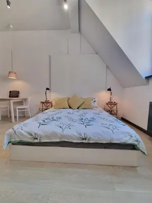 Łóżko lub łóżka w pokoju w obiekcie Cozy Pokój