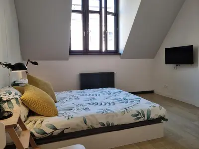Łóżko lub łóżka w pokoju w obiekcie Cozy Pokój