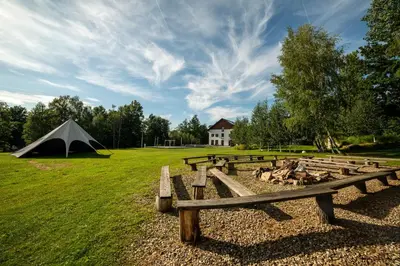 Ogród w obiekcie Aspen Prime Ski & Bike Resort - basen, sauna, jacuzzi, siłownia w cenie pobytu