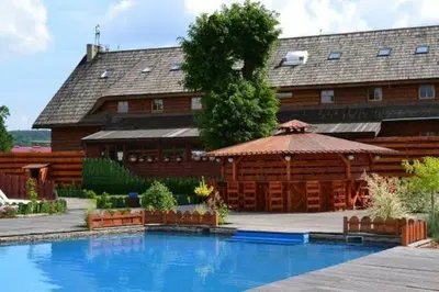 Basen w obiekcie Hotel Karczma u Macieja lub w pobliżu