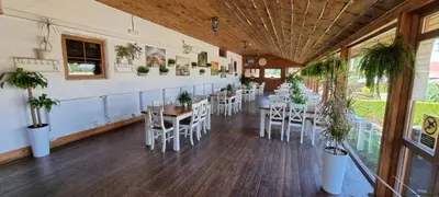 Restauracja lub miejsce do jedzenia w obiekcie Hotel Karczma u Macieja