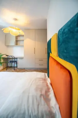 Łóżko lub łóżka w pokoju w obiekcie Apartament Mikołowska z balkonem