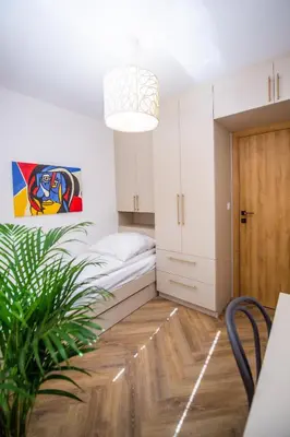 Łóżko lub łóżka w pokoju w obiekcie Apartament Mikołowska z balkonem
