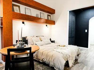 Łóżko lub łóżka w pokoju w obiekcie Walk 50m to Market Square & Rynek! Stylish 1BR, Kitchen