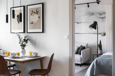 Część wypoczynkowa w obiekcie NEW #Madalińskiego57 - city center, new bulding, 2 bedrooms, 2x double beds and a fold-out sofa, separate kitchen, air conditioning, balcony, underground parking, self check in 24h, internet, Netflix, coffee machine, washing machine,1 km to the railway