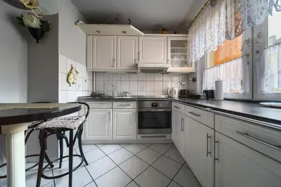 Kuchnia lub aneks kuchenny w obiekcie Szczepin Spacious Apartment by BookingHost