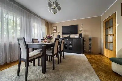 Telewizja i/lub zestaw kina domowego w obiekcie Szczepin Spacious Apartment by BookingHost