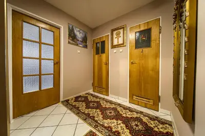 Telewizja i/lub zestaw kina domowego w obiekcie Szczepin Spacious Apartment by BookingHost
