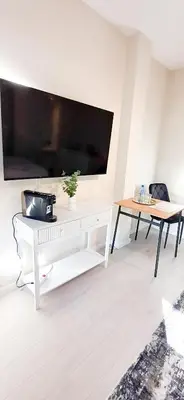 Telewizja i/lub zestaw kina domowego w obiekcie Apartamenty Castello Kamilla