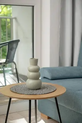 Część wypoczynkowa w obiekcie Elegancki Apartament z Parkingiem i Umeblowanym Balkonem we Wrocławiu by Noclegi Renters
