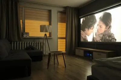 Telewizja i/lub zestaw kina domowego w obiekcie Cozy apartment 5 min walk from Rynek square