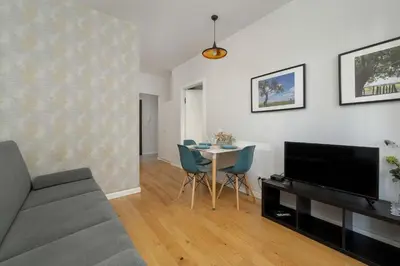 Telewizja i/lub zestaw kina domowego w obiekcie Jesionowa 37 Elegancki Apartament i Parking by Noclegi Renters