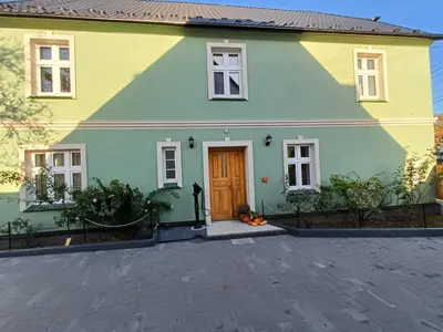 Budynek, w którym mieści się apartament