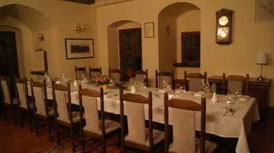 Restauracja lub miejsce do jedzenia w obiekcie Zamek na wodzie w Wojnowicach
