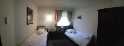 Łóżko lub łóżka w pokoju w obiekcie Zamek na wodzie w Wojnowicach