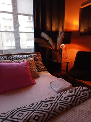 Łóżko lub łóżka w pokoju w obiekcie Rooms Center - dworzec PKP, rynek Wrocław