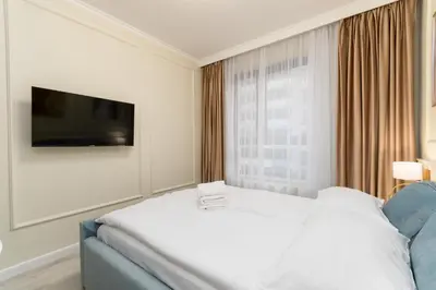 Łóżko lub łóżka w pokoju w obiekcie Feels Like Home Premium Apartment by BookingHost