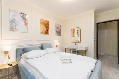 Łóżko lub łóżka w pokoju w obiekcie Feels Like Home Premium Apartment by BookingHost