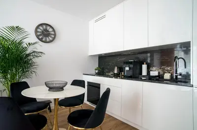 Kuchnia lub aneks kuchenny w obiekcie Boulevard Drobnera IV - Apartament nad Odrą - Rynek