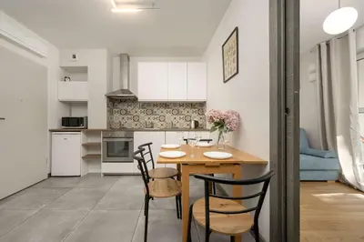 Kuchnia lub aneks kuchenny w obiekcie Kukuczki 7 Stylowy Apartament we Wrocławiu by Noclegi Renters