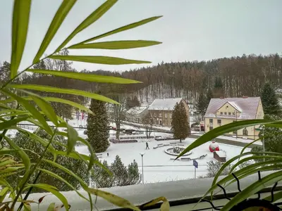 Obiekt W centrum uzdrowiska zimą