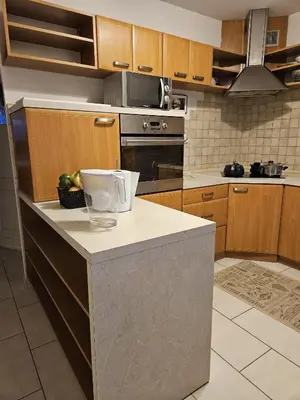 Kuchnia lub aneks kuchenny w obiekcie Gracious stay shared apartment