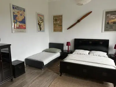 Łóżko lub łóżka w pokoju w obiekcie dom nad rzeka
