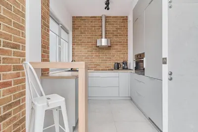Kuchnia lub aneks kuchenny w obiekcie Beautiful Apartment with Spacious Balcony by Noclegi Renters