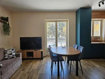 Telewizja i/lub zestaw kina domowego w obiekcie Apartament Astra - Bliżej Zdroju
