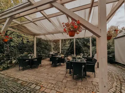 Ogród w obiekcie Pokoje hotelowe Azyl
