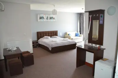 Łóżko lub łóżka w pokoju w obiekcie Hotel Tenis