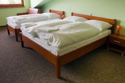 Łóżko lub łóżka w pokoju w obiekcie Hotel Tenis