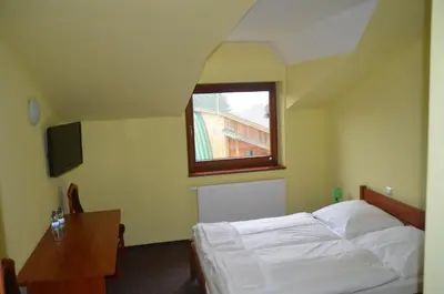 Łóżko lub łóżka w pokoju w obiekcie Hotel Tenis