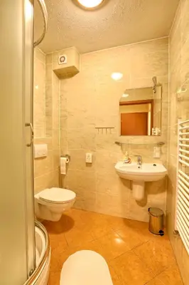 Łazienka w obiekcie Hotel Tenis
