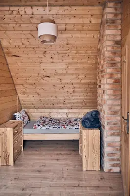 Łóżko lub łóżka w pokoju w obiekcie Domek Luna Wilcza Zagroda