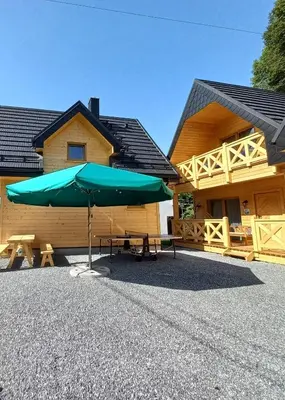 Budynek, w którym mieści się dom w stylu alpejskim