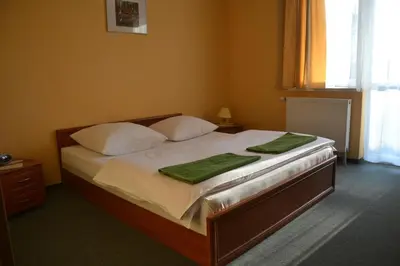Łóżko lub łóżka w pokoju w obiekcie Hotelik Orlik