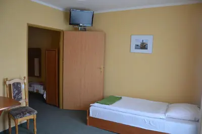 Łóżko lub łóżka w pokoju w obiekcie Hotelik Orlik