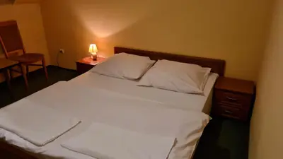 Łóżko lub łóżka w pokoju w obiekcie Hotelik Orlik