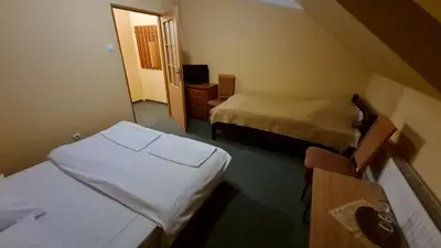 Łóżko lub łóżka w pokoju w obiekcie Hotelik Orlik